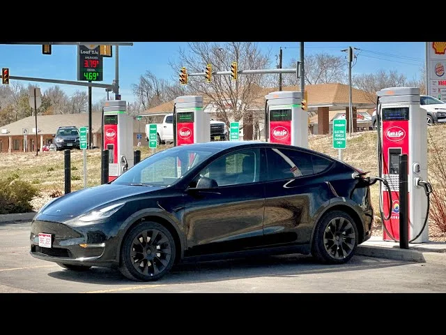 Tesla Model Y Long Range demonstrating its charging curve performance with detailed charging data.