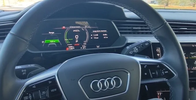 audi e-tron steering view