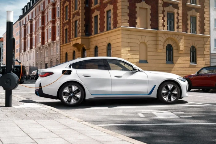 Bmw i4 parking assistant plus